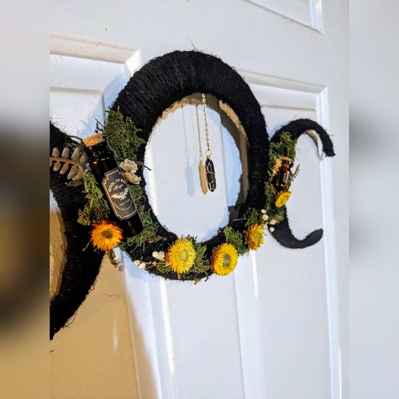 Triple Moon Wreath - Picture 2 of 2